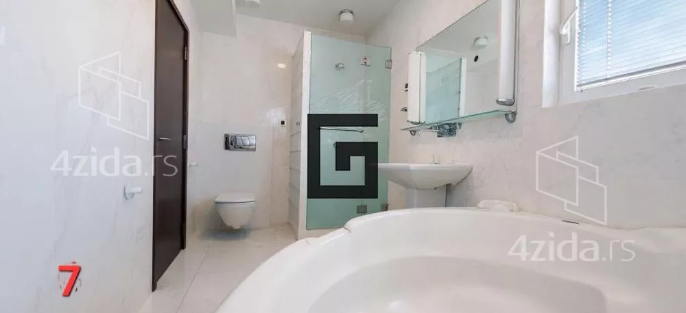 Petosoban stan | 4zida