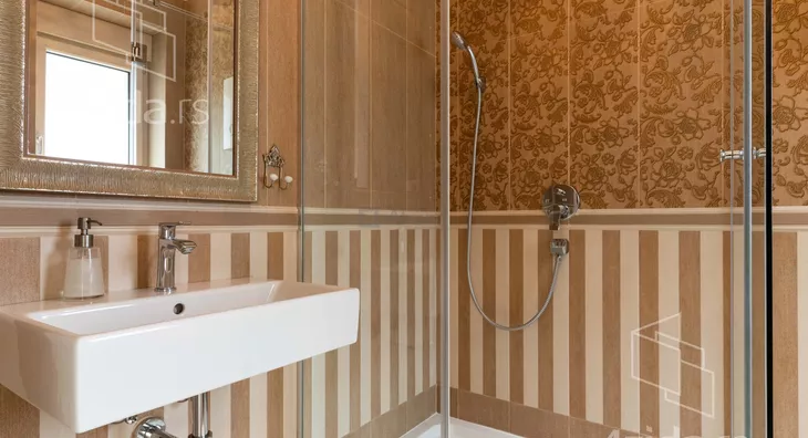 Šestosoban stan | 4zida