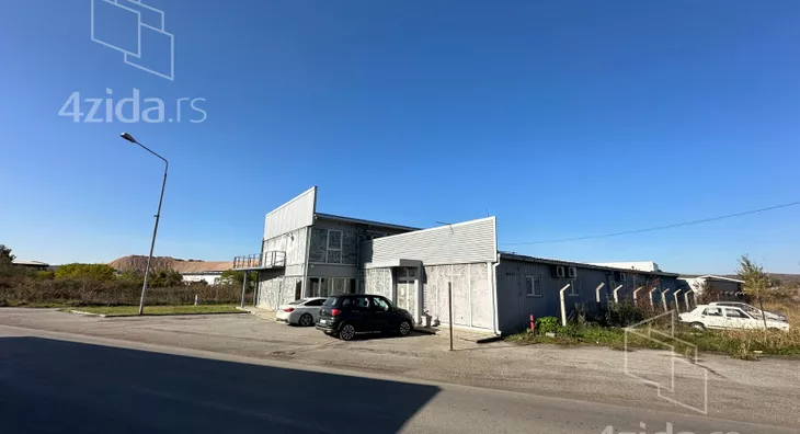Poslovna zgrada | 4zida
