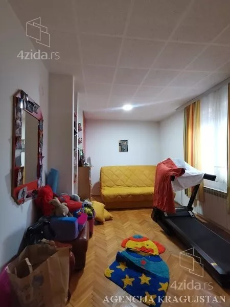 Poslovna zgrada | 4zida