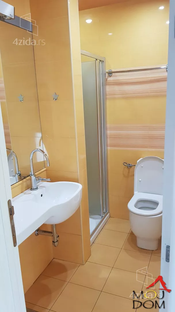 Šestosoban stan | 4zida