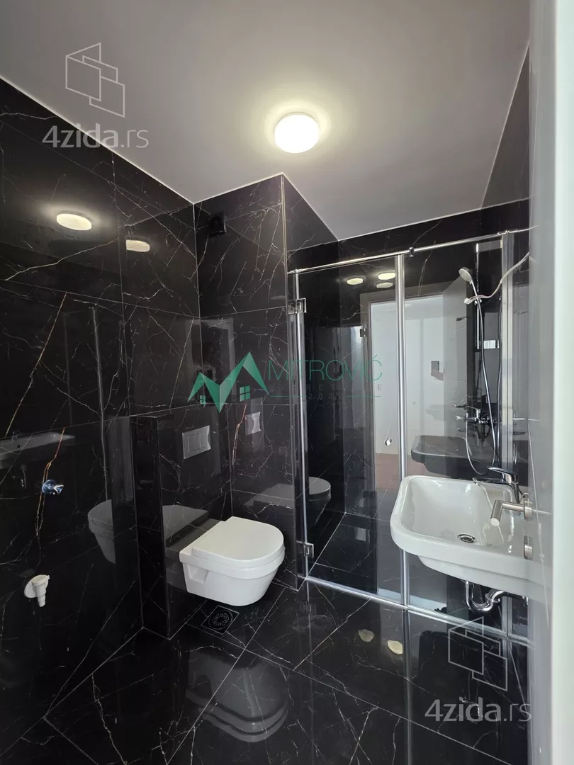 Šestosoban stan | 4zida