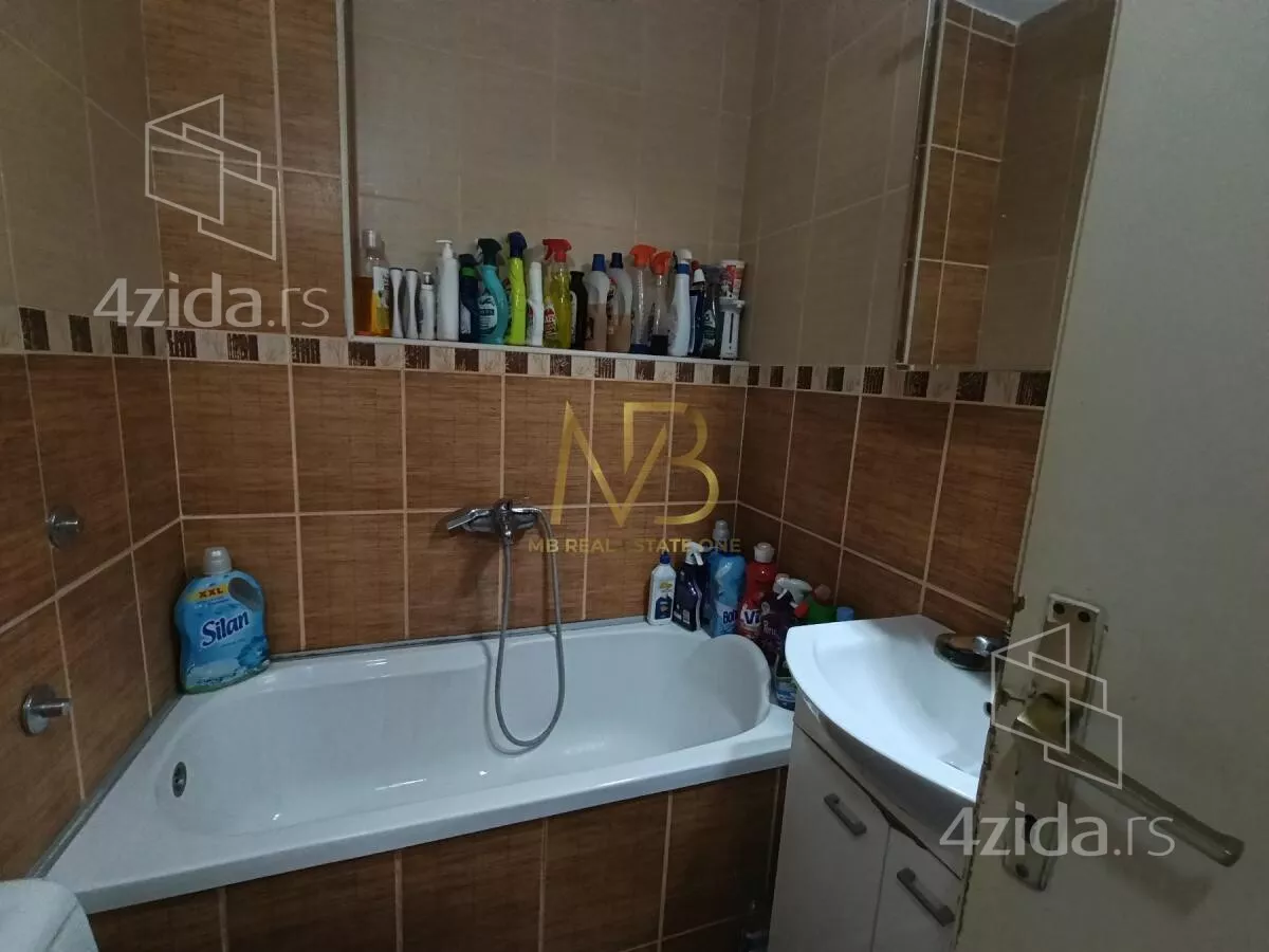 Četvoroiposoban stan | 4zida