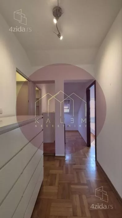 Četvoroiposoban stan | 4zida