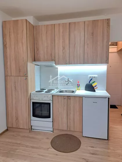 Jovana Bijelića | 4zida.rs