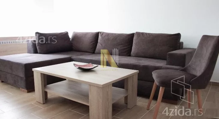 Poslovna zgrada | 4zida