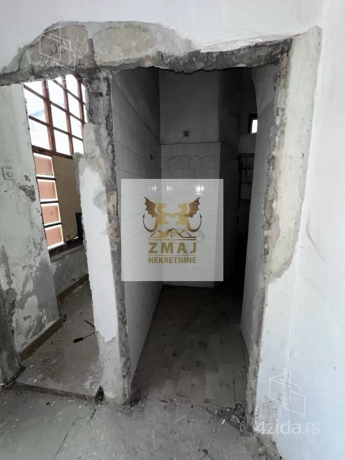 Poslovna zgrada | 4zida