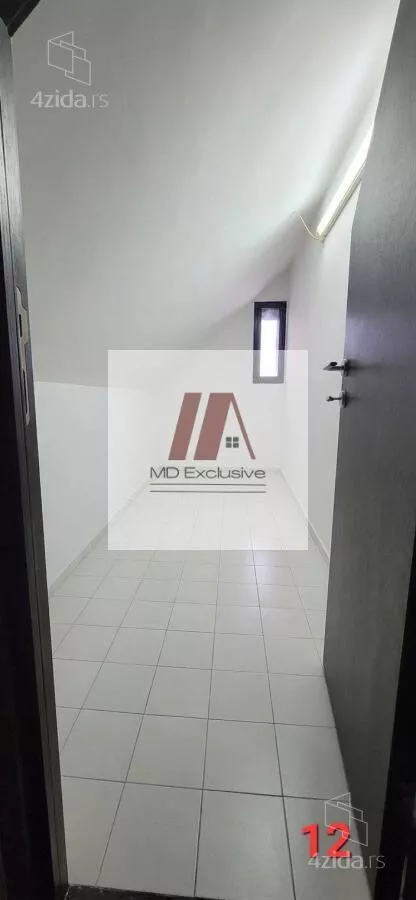 Četvoroiposoban stan | 4zida