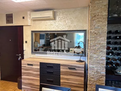 Jovana Stojsavljevića | 4zida.rs