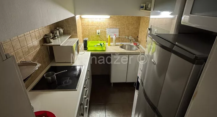 Poslovna zgrada | 4zida