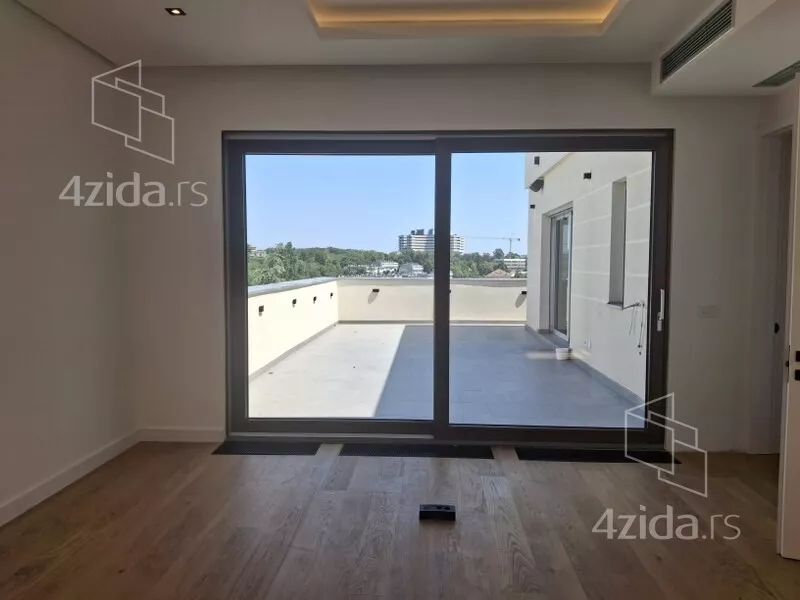 Šestosoban stan | 4zida