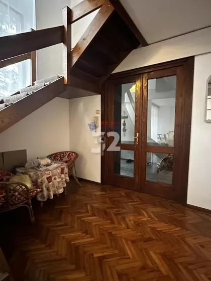 Francuska škola | 4zida.rs