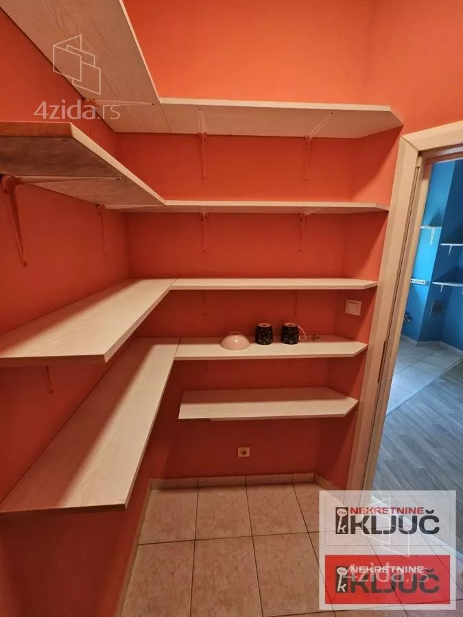 Četvoroiposoban stan | 4zida