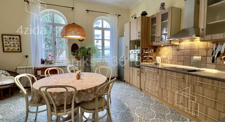 Četvoroiposoban stan | 4zida