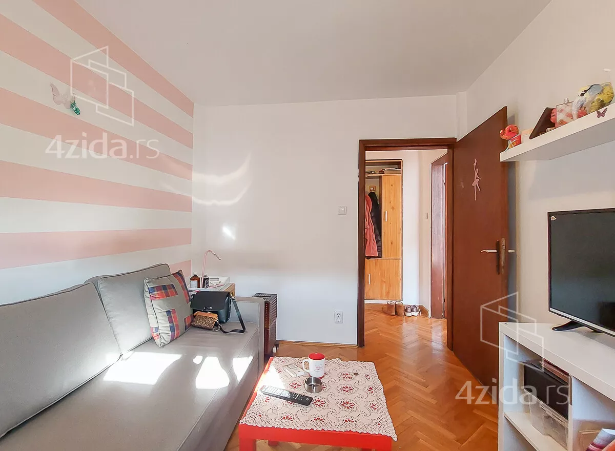 Šestosoban stan | 4zida