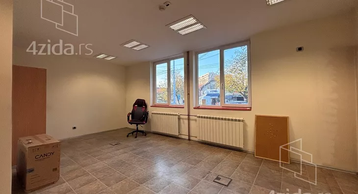 Poslovna zgrada | 4zida