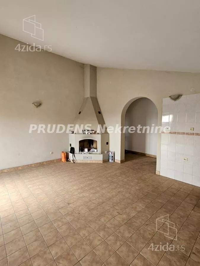 Poslovna zgrada | 4zida