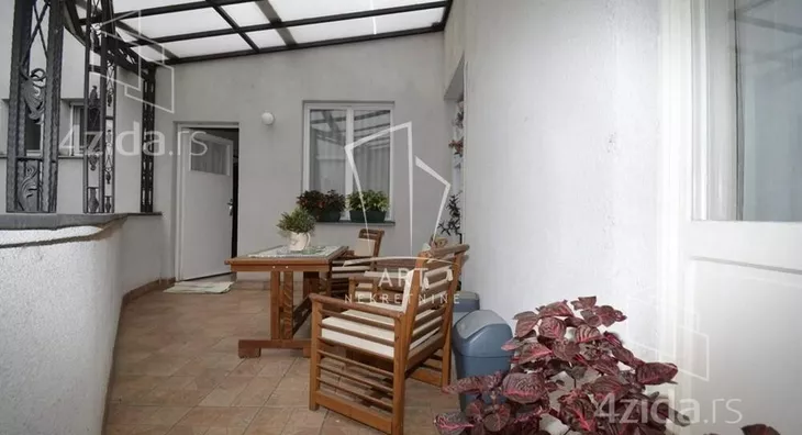 Petoiposoban stan | 4zida