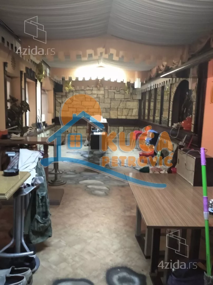 Lokal | 4zida