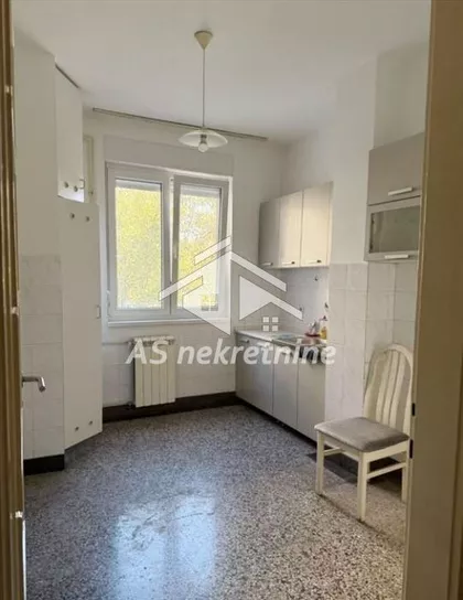 Pravni fakultet - Vračar | 4zida.rs