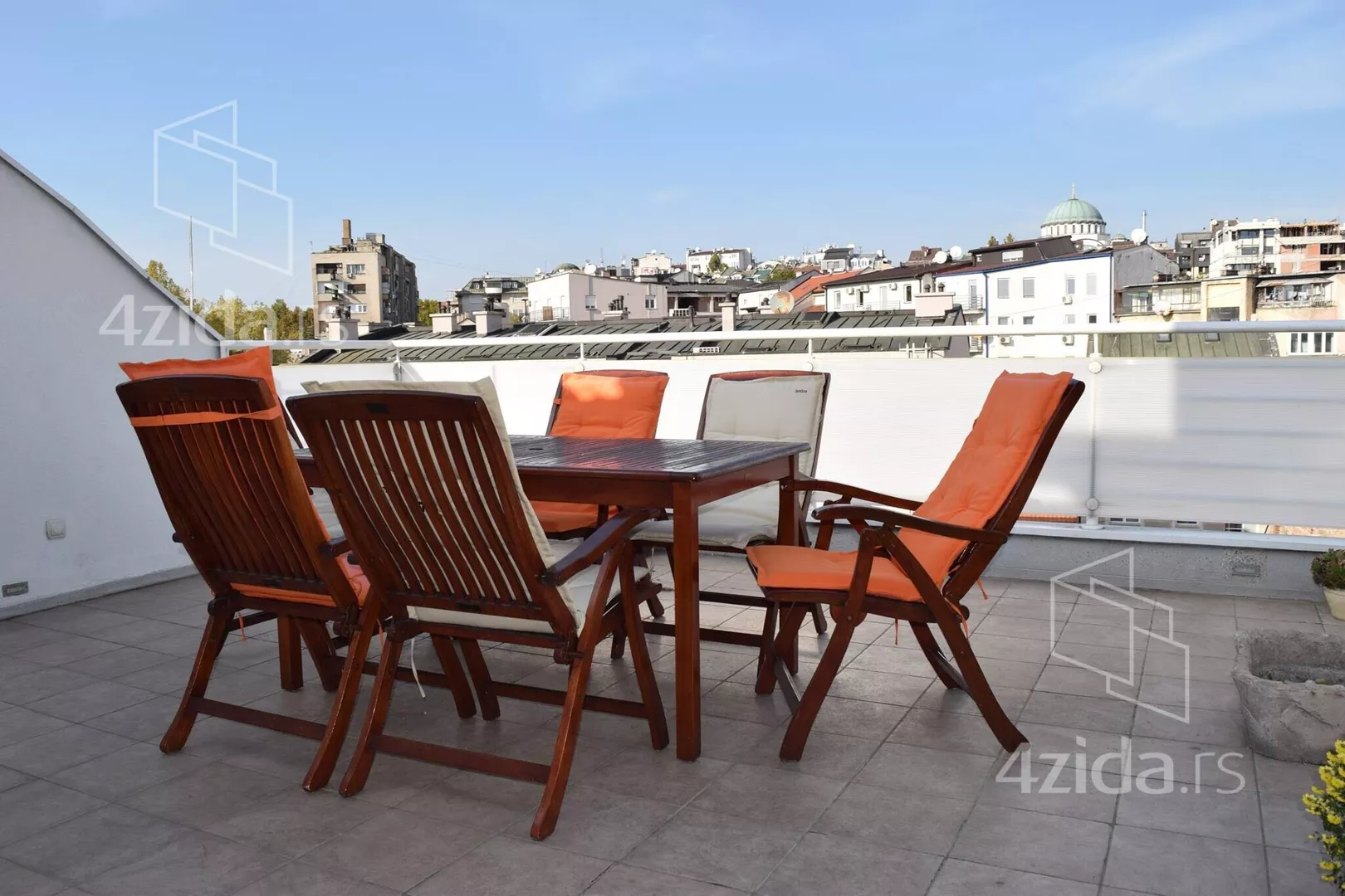 Troiposoban stan | 4zida