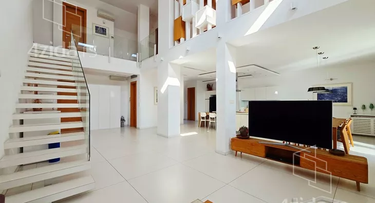 Sedmosoban stan | 4zida