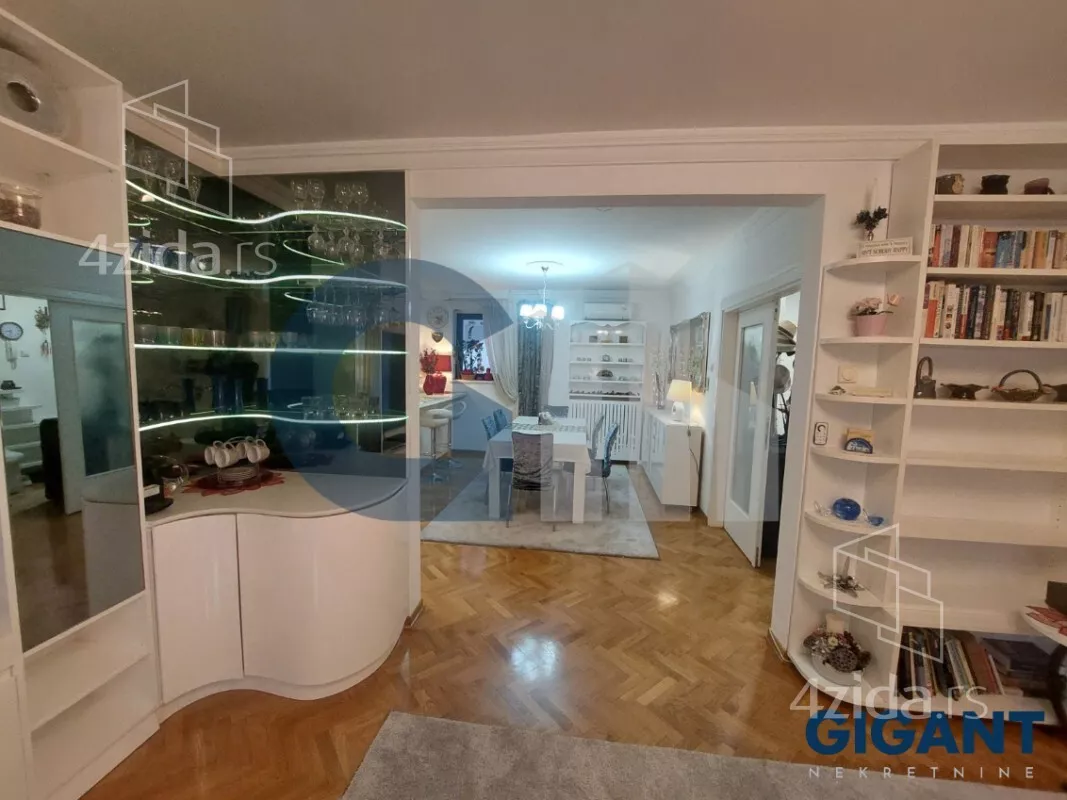 Petosoban stan | 4zida