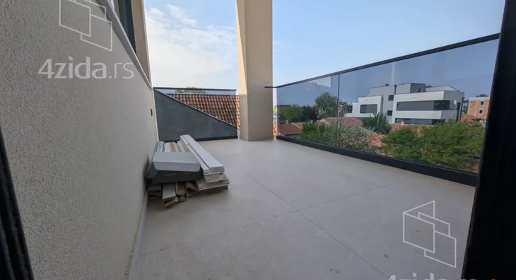 Petosoban stan | 4zida