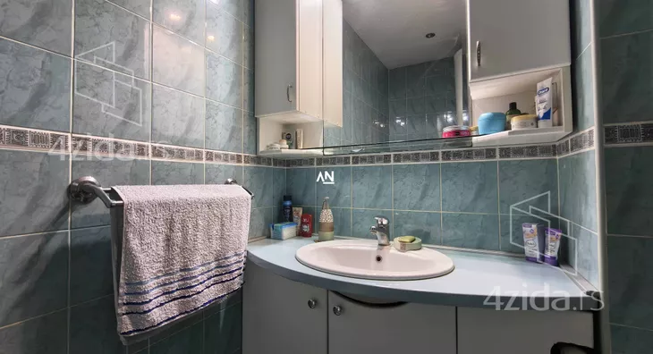 Šestosoban stan | 4zida