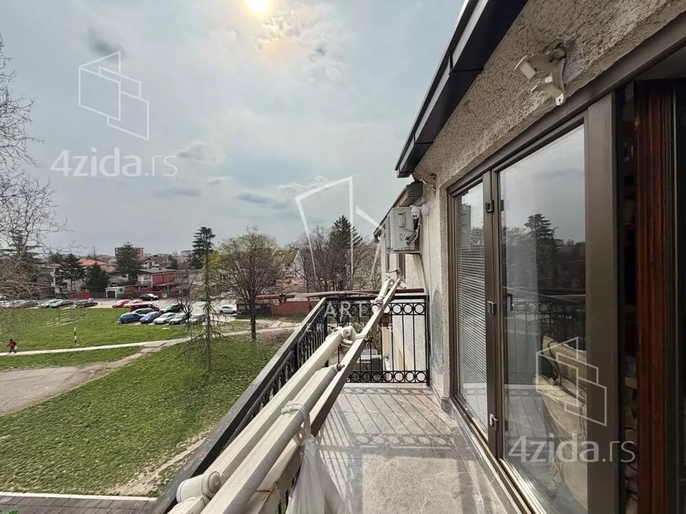 Petosoban stan | 4zida