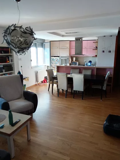 Crveni Pevac | 4zida.rs