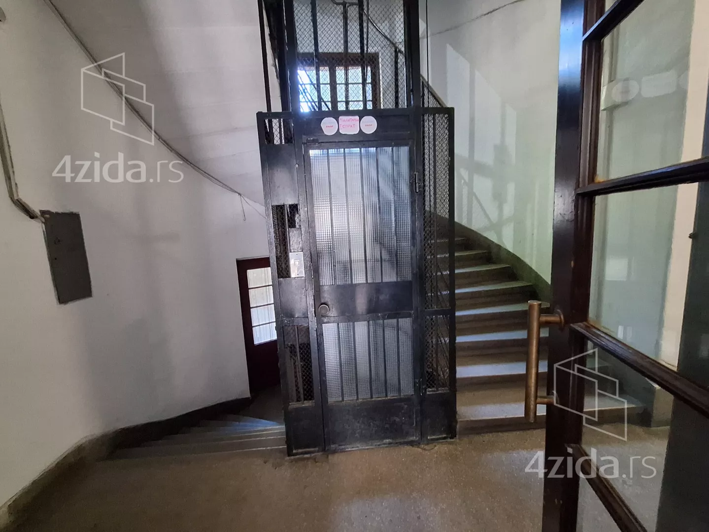Troiposoban stan | 4zida