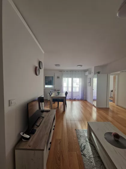 Vukov Spomenik | 4zida.rs