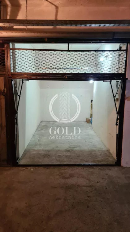 Pavla Papa | 4zida.rs