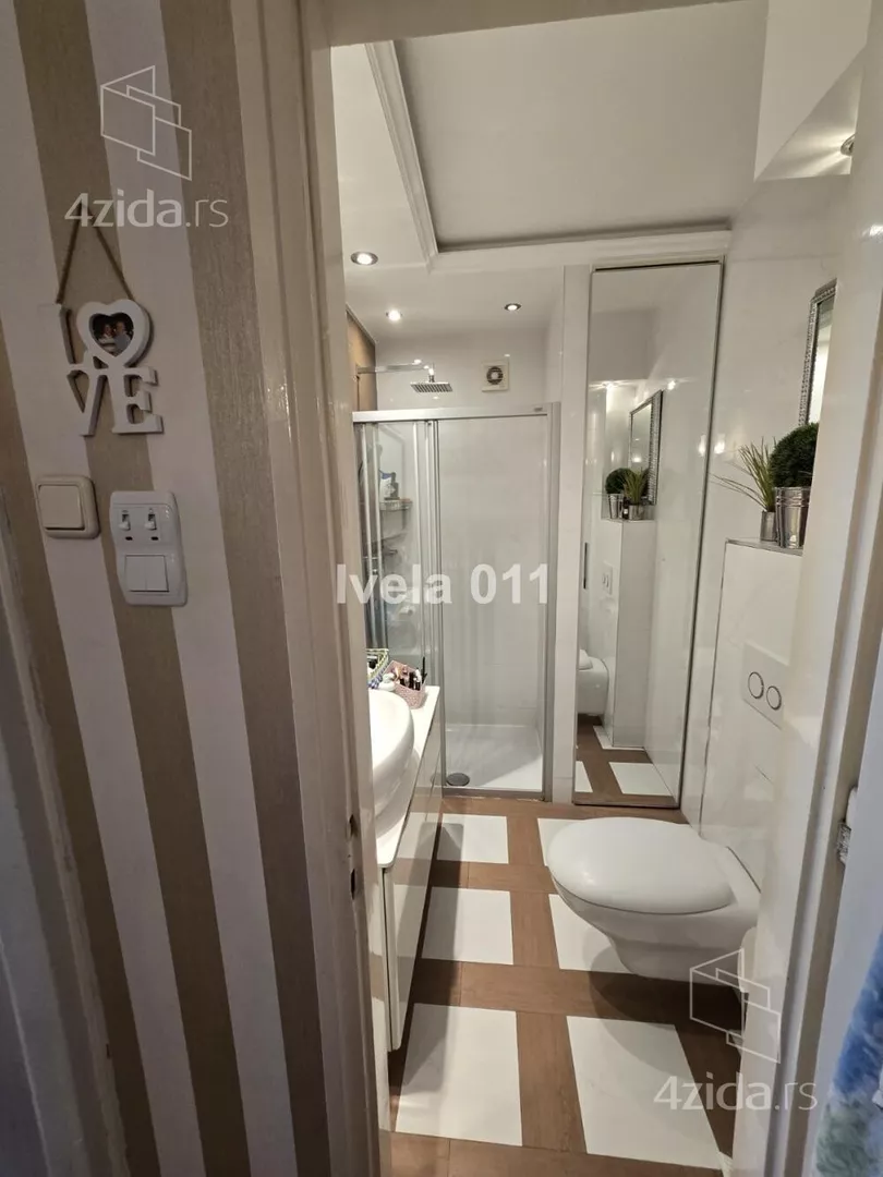 Troiposoban stan | 4zida