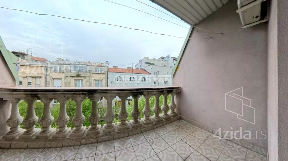 Petosoban stan | 4zida