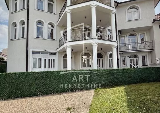 Poslovna zgrada | 4zida