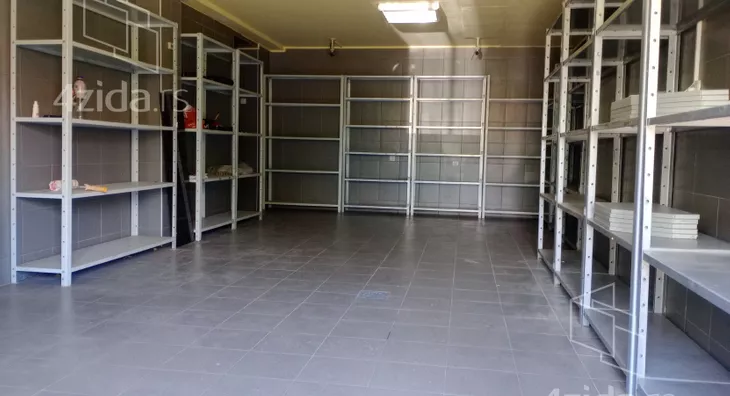 Poslovna zgrada | 4zida