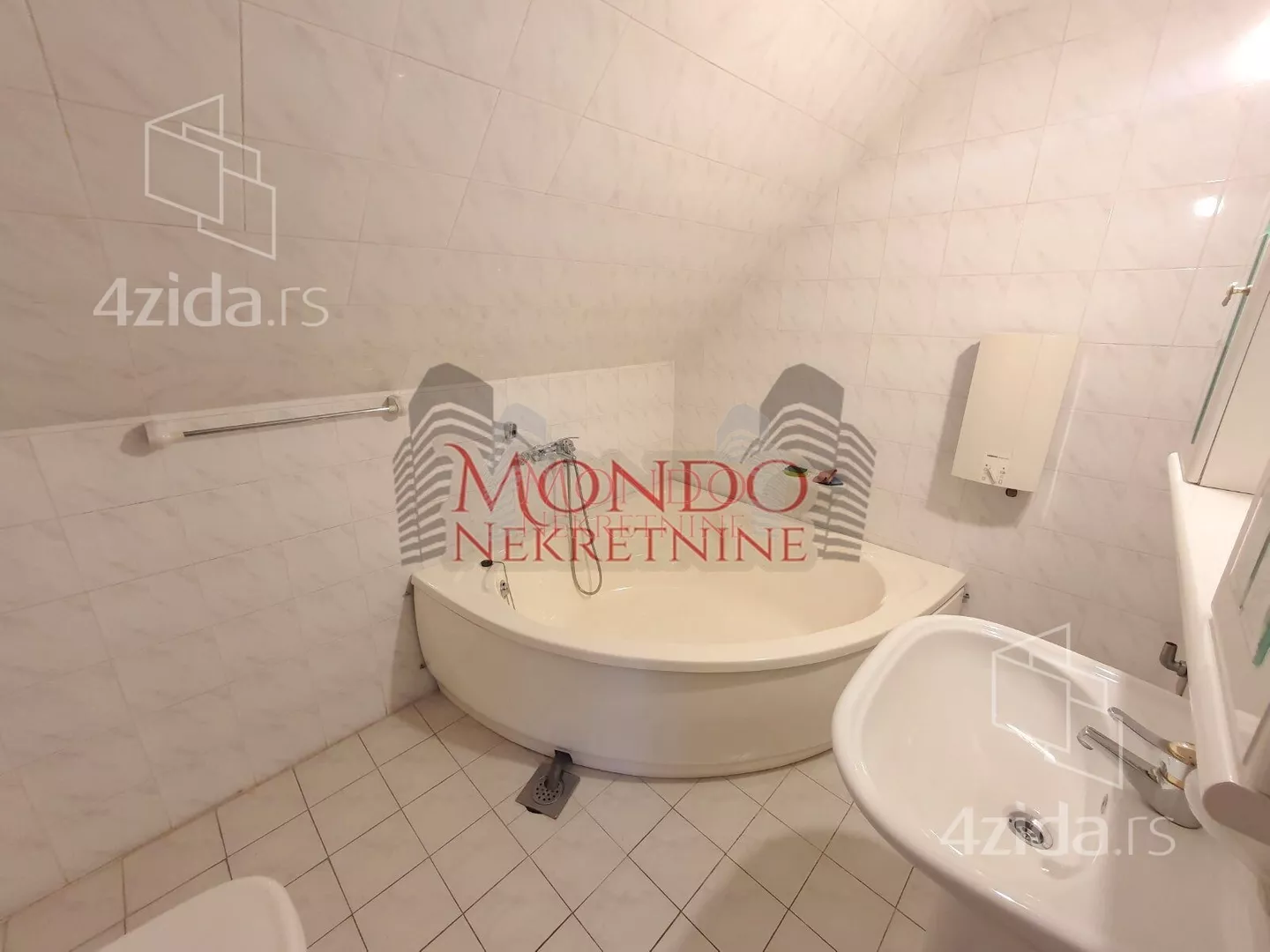 Poslovna zgrada | 4zida