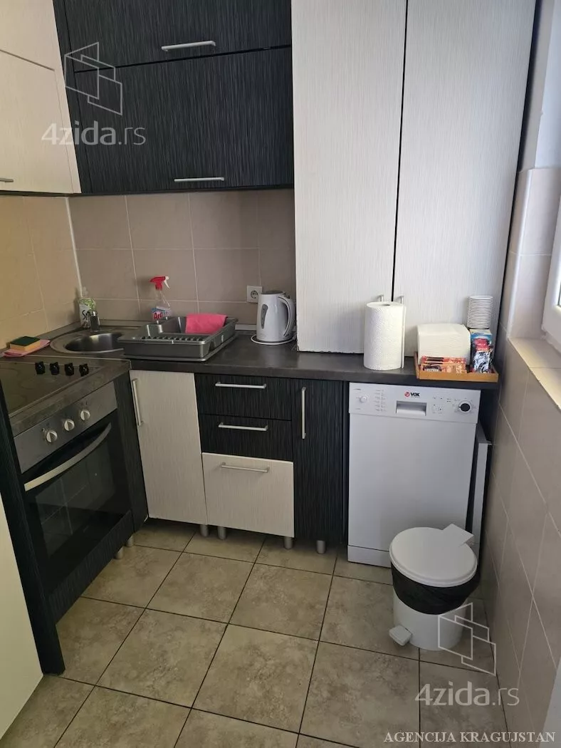 Petosoban stan | 4zida