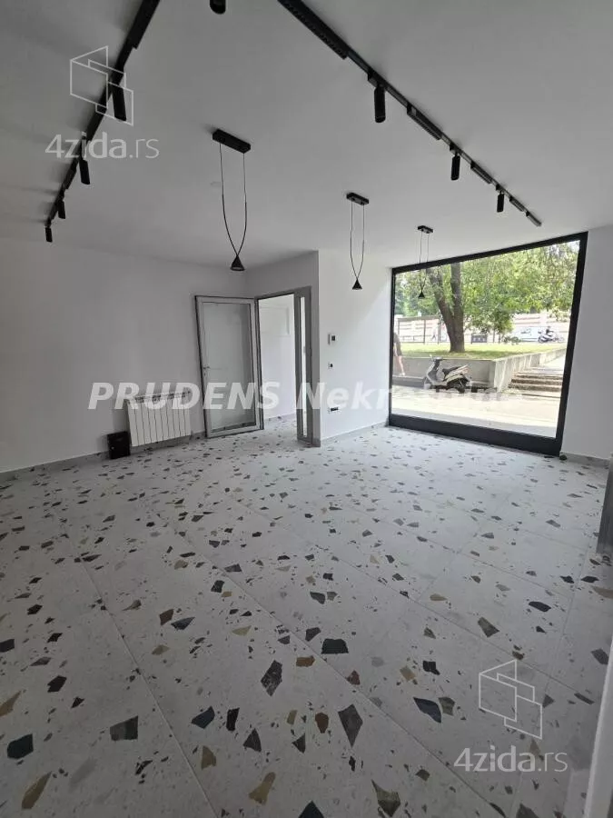 Poslovni prostor | 4zida