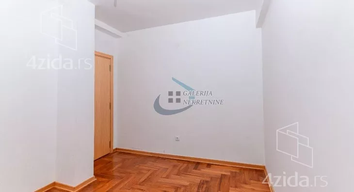 Šestosoban stan | 4zida