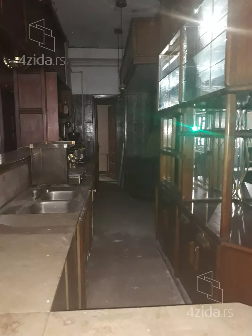 Lokal | 4zida
