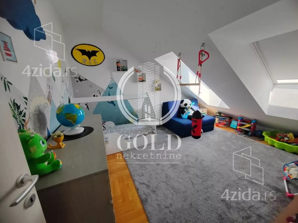 Četvoroiposoban stan | 4zida