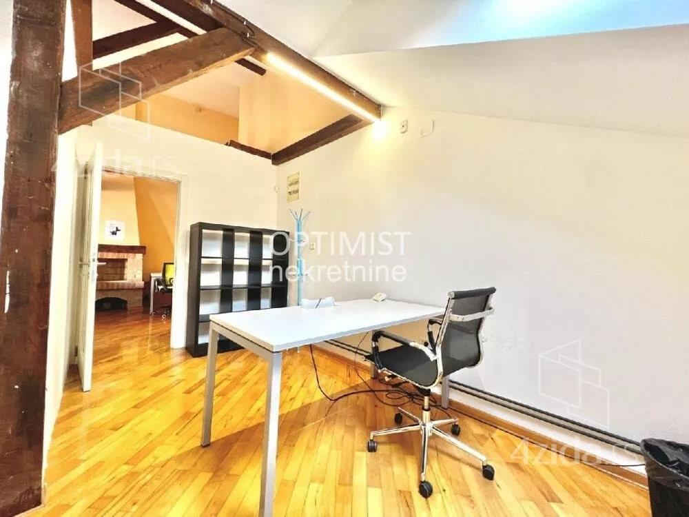 Šestoiposoban stan | 4zida