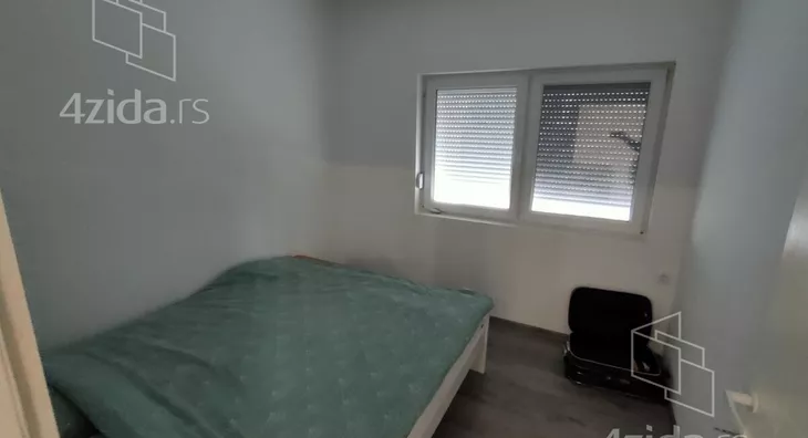 Poslovna zgrada | 4zida