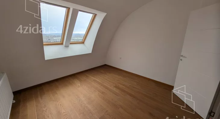 Šestosoban stan | 4zida