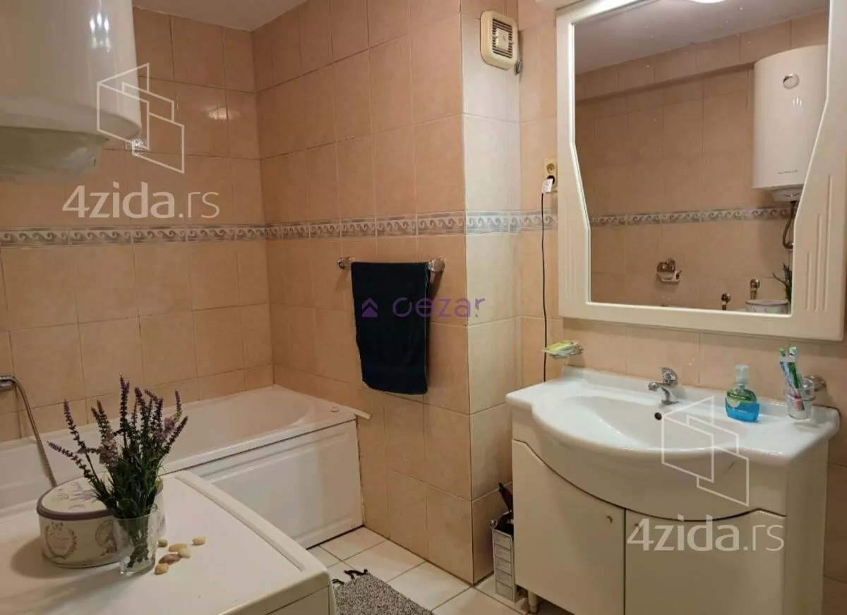 Petosoban stan | 4zida