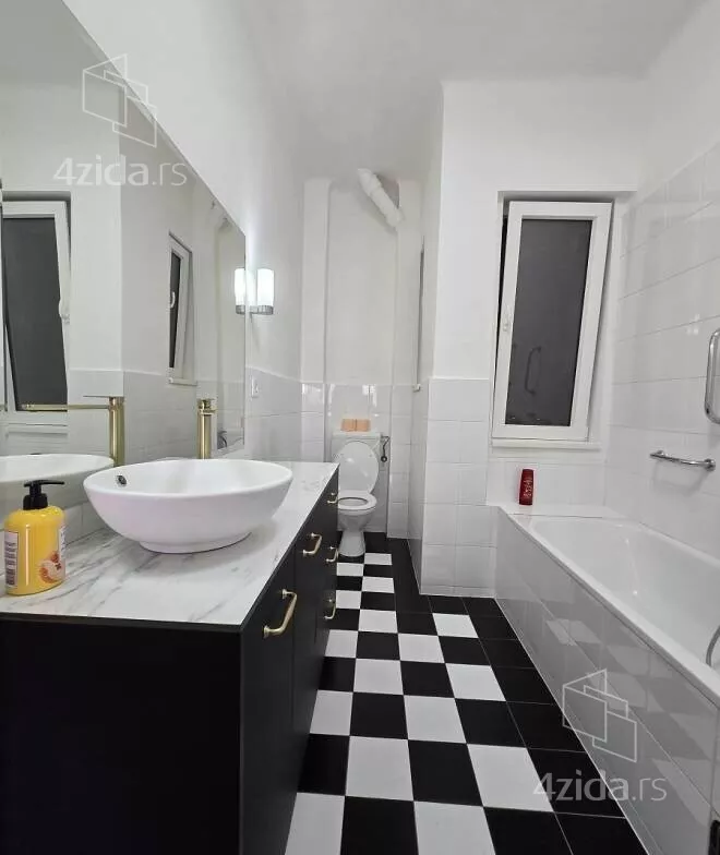 Četvoroiposoban stan | 4zida