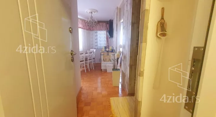 Petosoban stan | 4zida